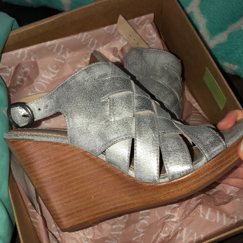 Heels - Picture 2 of 4